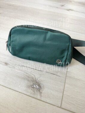 "Dark Forest" Lululemon Everywhere Belt Bag - O/S